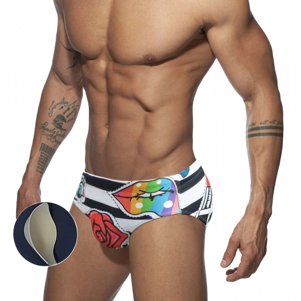 New Men's With Push Pad Jungle Print Swim Briefs European American Fashion Low Waist Bikini Summer Beach Surf Quick Dry Swimwear 
New Men's With Push Pad Jungle Print Swim Briefs European American Fashion Low Waist Bikini Summer Beach Surf Quick Dry Swimwear