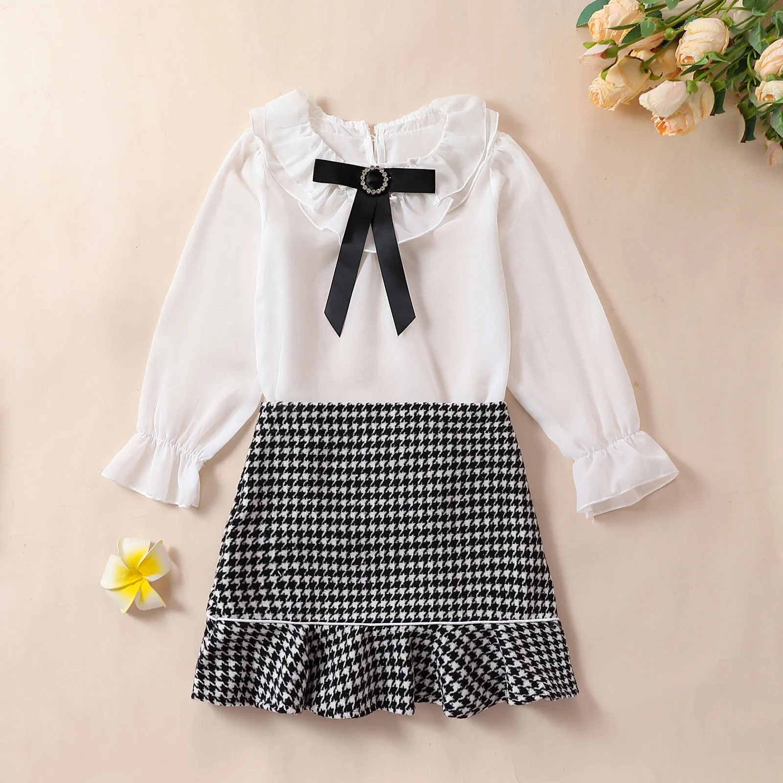 BeQeuewll Kids Girl Fall Outfits Ruffles Long Sleeve Shirts Tops and Bowknot Houndstooth Skirts 2Pcs Clothes Set For 3-8 Years
BeQeuewll Kids Girl Fall Outfits Ruffles Long Sleeve Shirts Tops and Bowknot Houndstooth Skirts 2Pcs Clothes Set For 3-8 Years