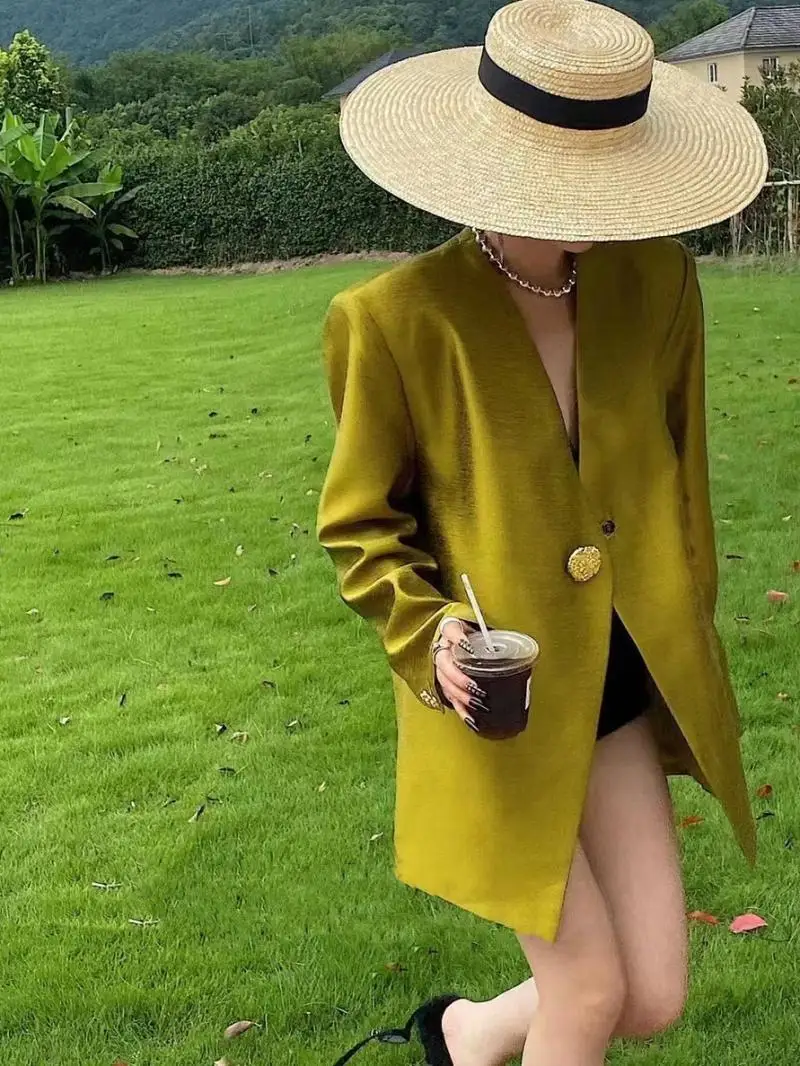 High-end Retro Women's Suit Jacket Spring and Autumn Mid-length Fashion New Niche Design Sense Shoulder V-Neck Suit Blazer Top
High-end Retro Women's Suit Jacket Spring and Autumn Mid-length Fashion New Niche Design Sense Shoulder V-Neck Suit Blazer Top