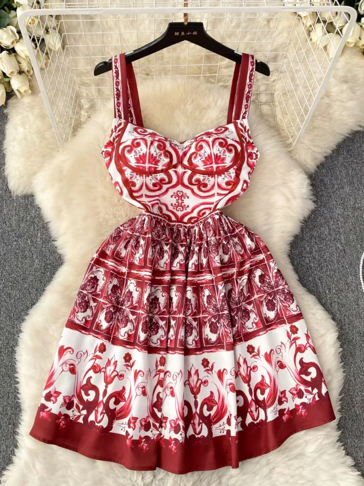 Palace Style Vintage Printed Camisole Dress Women's Summer New Strapless Waist Slilm Fit Light Luxury Temperament Short Skirt
Palace Style Vintage Printed Camisole Dress Women's Summer New Strapless Waist Slilm Fit Light Luxury Temperament Short Skirt