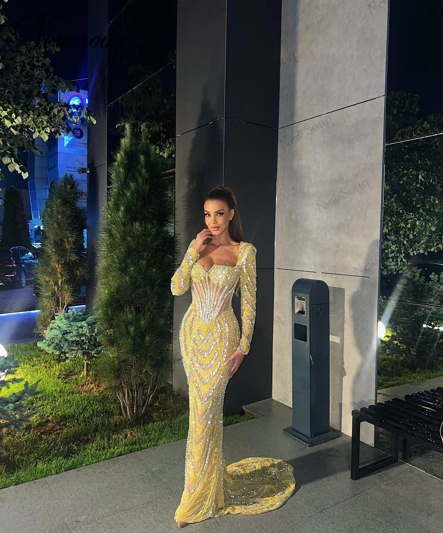 Bling Yellow Sliver Beaded Evening Dresses Elegant Mermaid Middle East Long Sleeves Prom Gowns Beading Cocktail Party Dress Robe
Bling Yellow Sliver Beaded Evening Dresses Elegant Mermaid Middle East Long Sleeves Prom Gowns Beading Cocktail Party Dress Robe