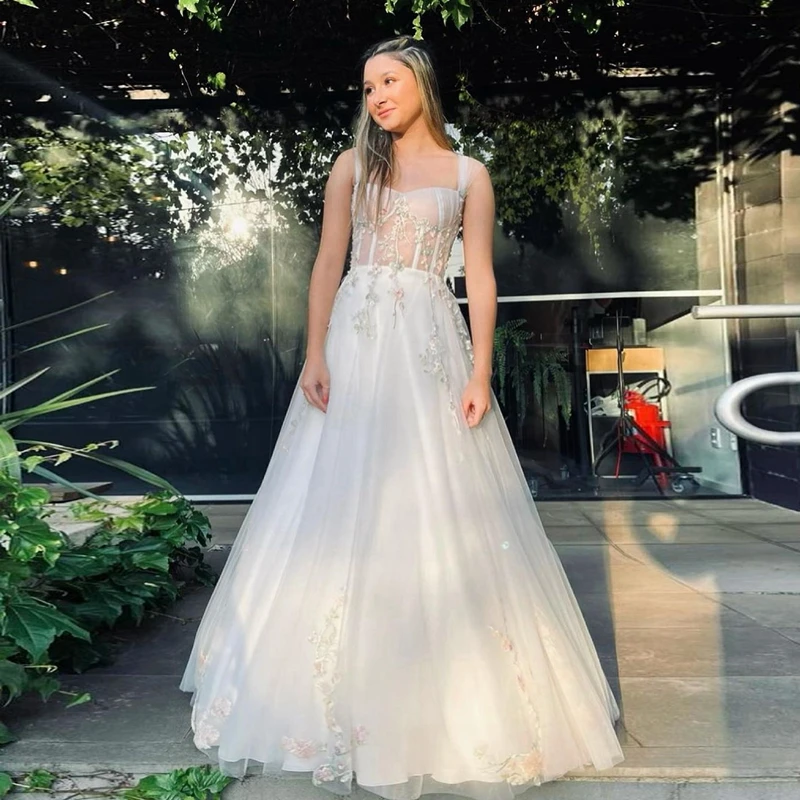 Simple Appliques Tulle Wedding Dress Colorful Embroidery Mesh A-line Summer Bridal Gowns Sleeveless Long Wedding Party Gowns
Simple Appliques Tulle Wedding Dress Colorful Embroidery Mesh A-line Summer Bridal Gowns Sleeveless Long Wedding Party Gowns