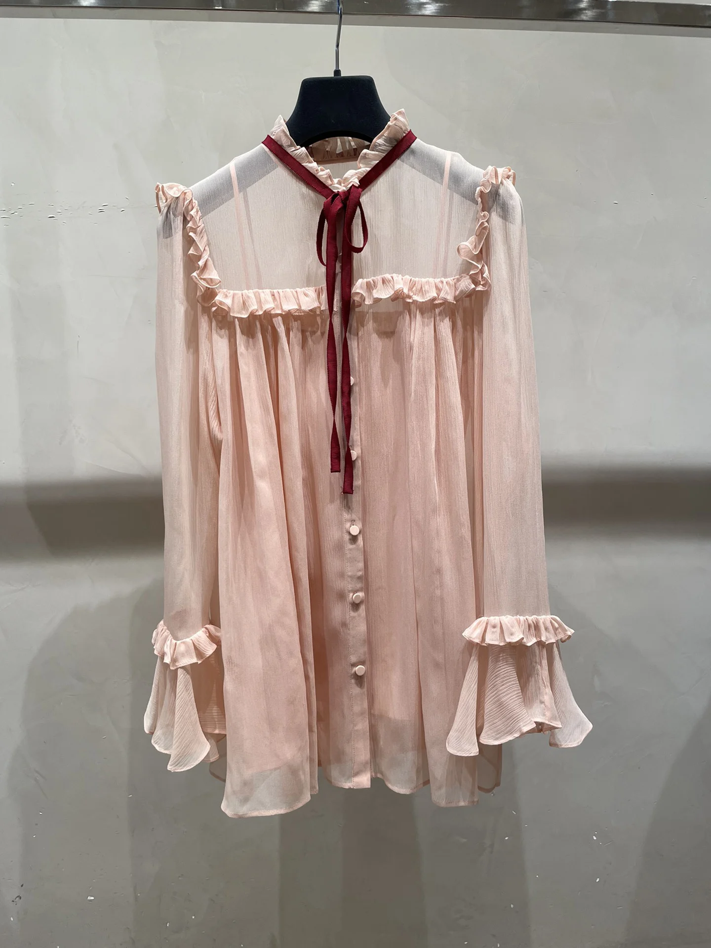 2023Early spring new pink temperament simple loose gentle lazy wind design sense of shirt women
2023Early spring new pink temperament simple loose gentle lazy wind design sense of shirt women