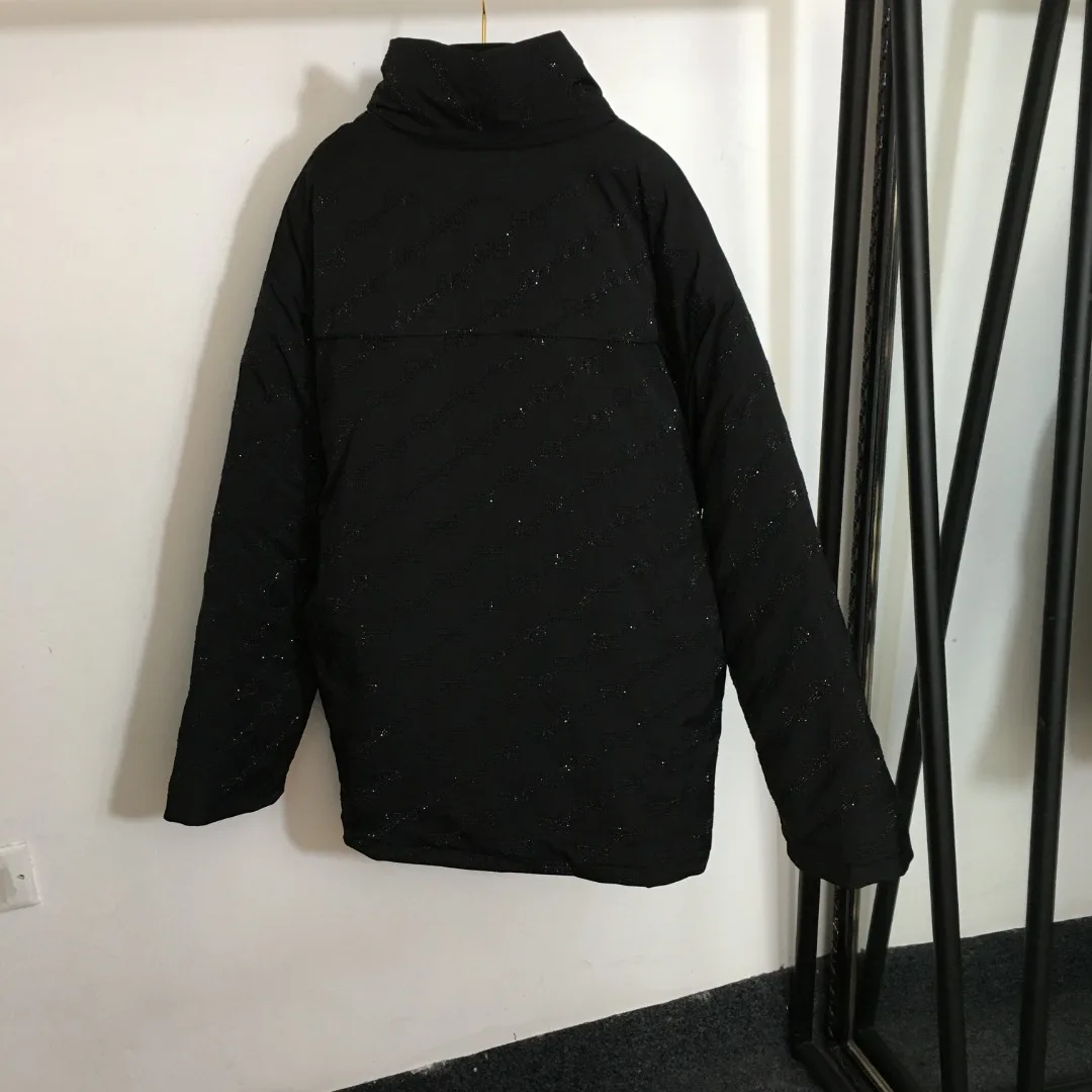 New stand up collar black mid length cotton jacket loose fitting cotton jacket full of BB hot diamond letters
New stand up collar black mid length cotton jacket loose fitting cotton jacket full of BB hot diamond letters