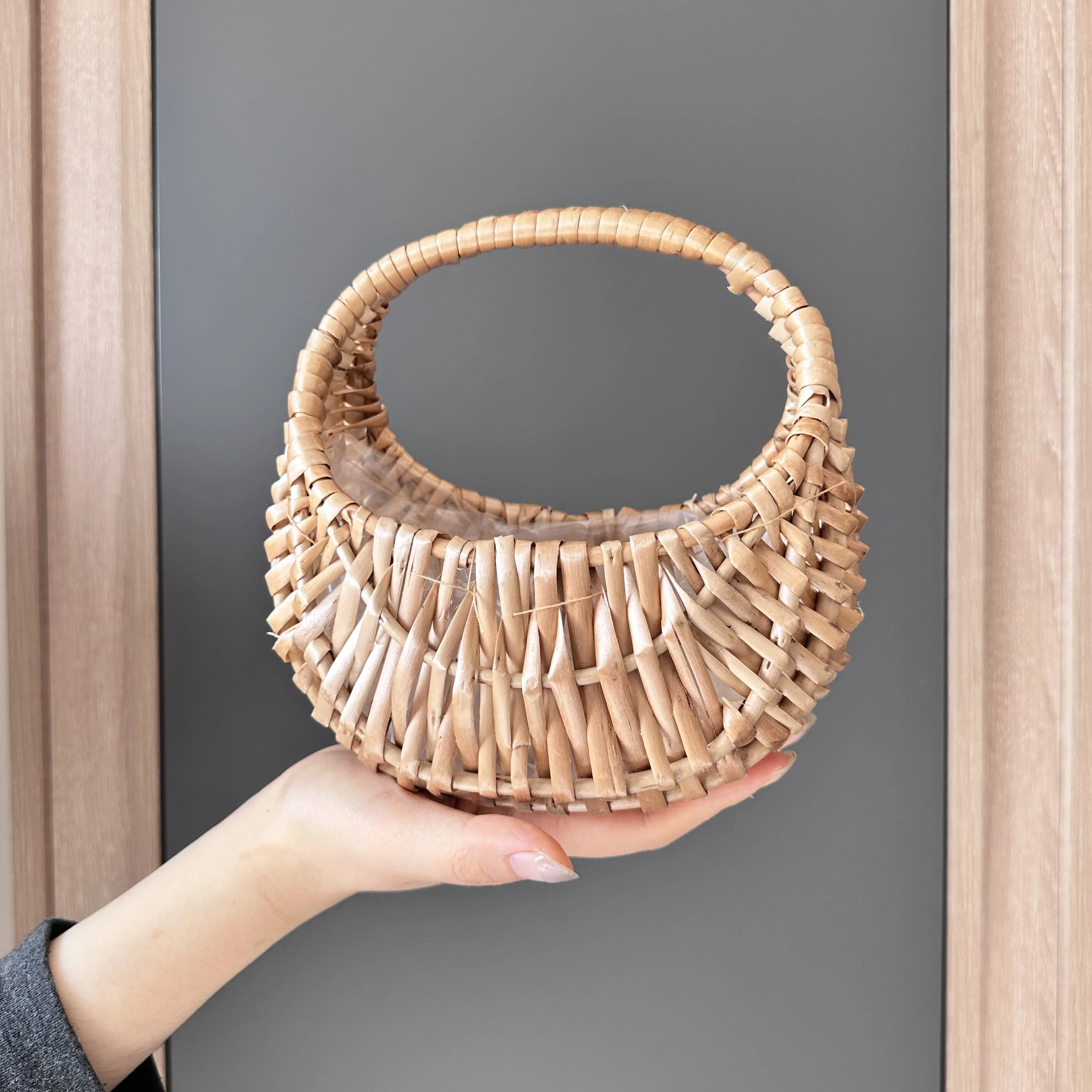 Корзина для цветов из ротанга, портативная плетеная корзина для цветов ручной работы для девочек, композиция из цветов, креативное плетение из ивы, смешанный подарок, 1/2 шт. 
Корзина для цветов из ротанга, портативная плетеная корзина для цветов ручной работы для девочек, композиция из цветов, креативное плетение из ивы, смешанный подарок, 1/2 шт.