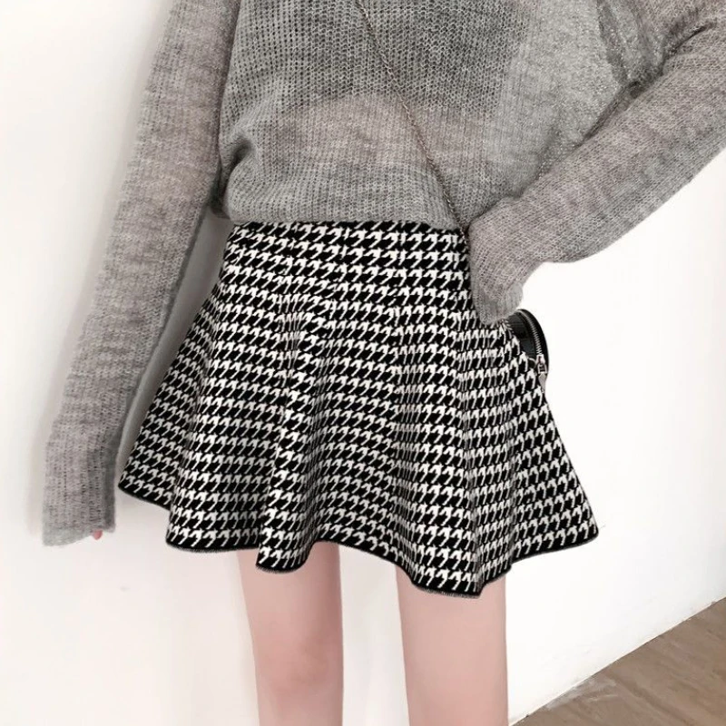 Falda Houndstooth Short Skirt Women Autumn Winter 2024 Elegant Casual High Waist Pleated A Line Bubble Skirt Korean Fashion
Falda Houndstooth Short Skirt Women Autumn Winter 2024 Elegant Casual High Waist Pleated A Line Bubble Skirt Korean Fashion