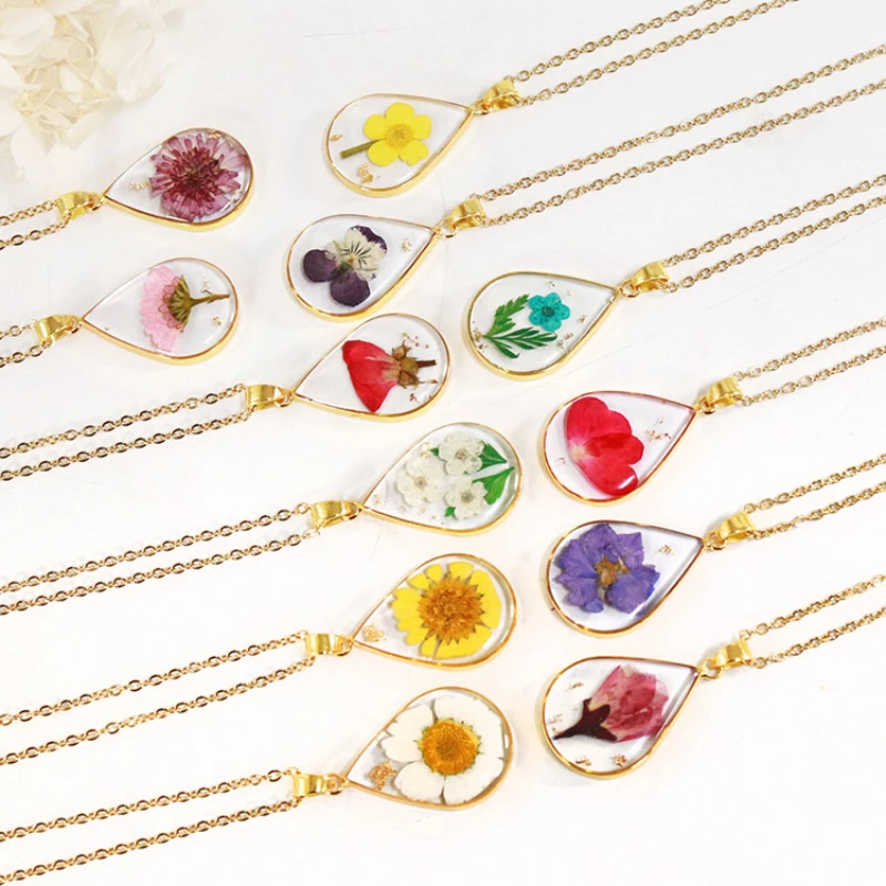 Water droplet shaped December flower pendant, real flower resin jewelry, eternal flower dried flower jewelry necklace
Water droplet shaped December flower pendant, real flower resin jewelry, eternal flower dried flower jewelry necklace