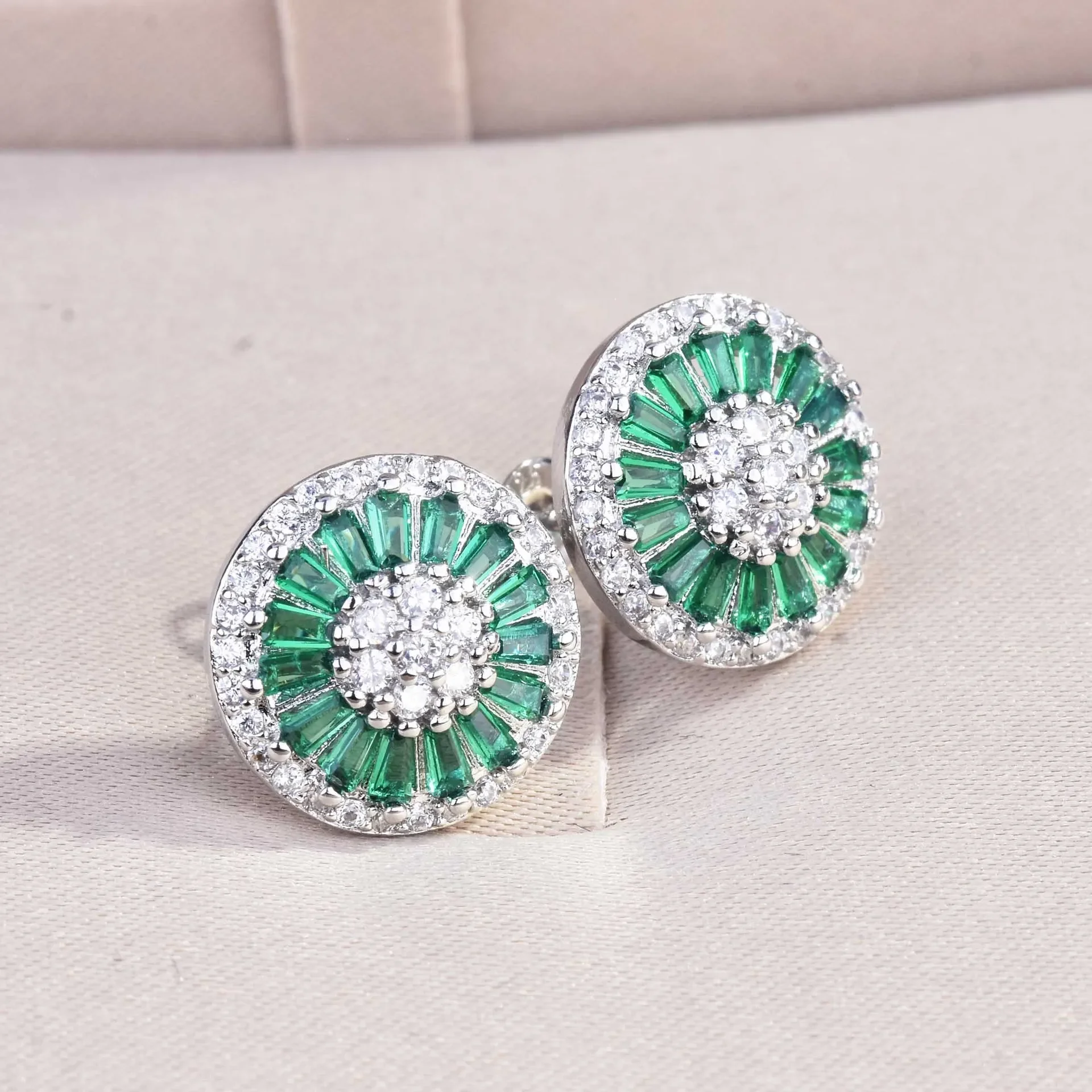 DIWENFU Real S925 Sterling Silver Drop Earring Natural Emerald Jewelry for Women Fine Bizuteria Gemstone Turquoise Earrings Box
DIWENFU Real S925 Sterling Silver Drop Earring Natural Emerald Jewelry for Women Fine Bizuteria Gemstone Turquoise Earrings Box