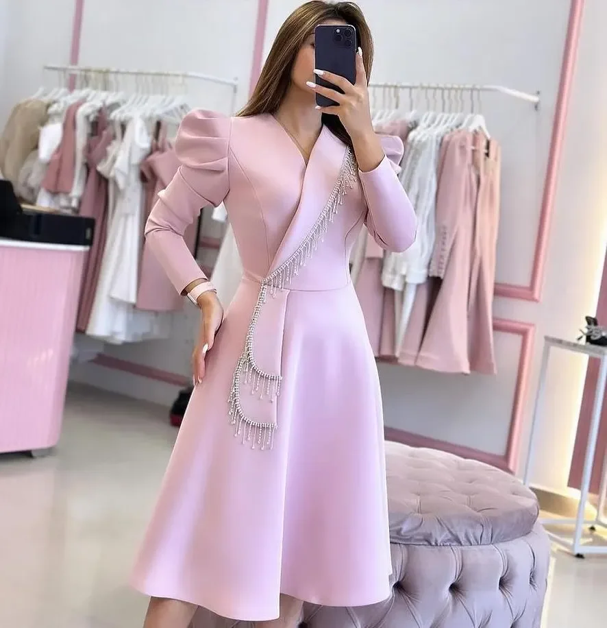 

Saudi Arabia Long Sleeves Prom Dresses V Neck Beadings Tassels Evening Dresses Back Zipper Pink Tea Length Party Dresses