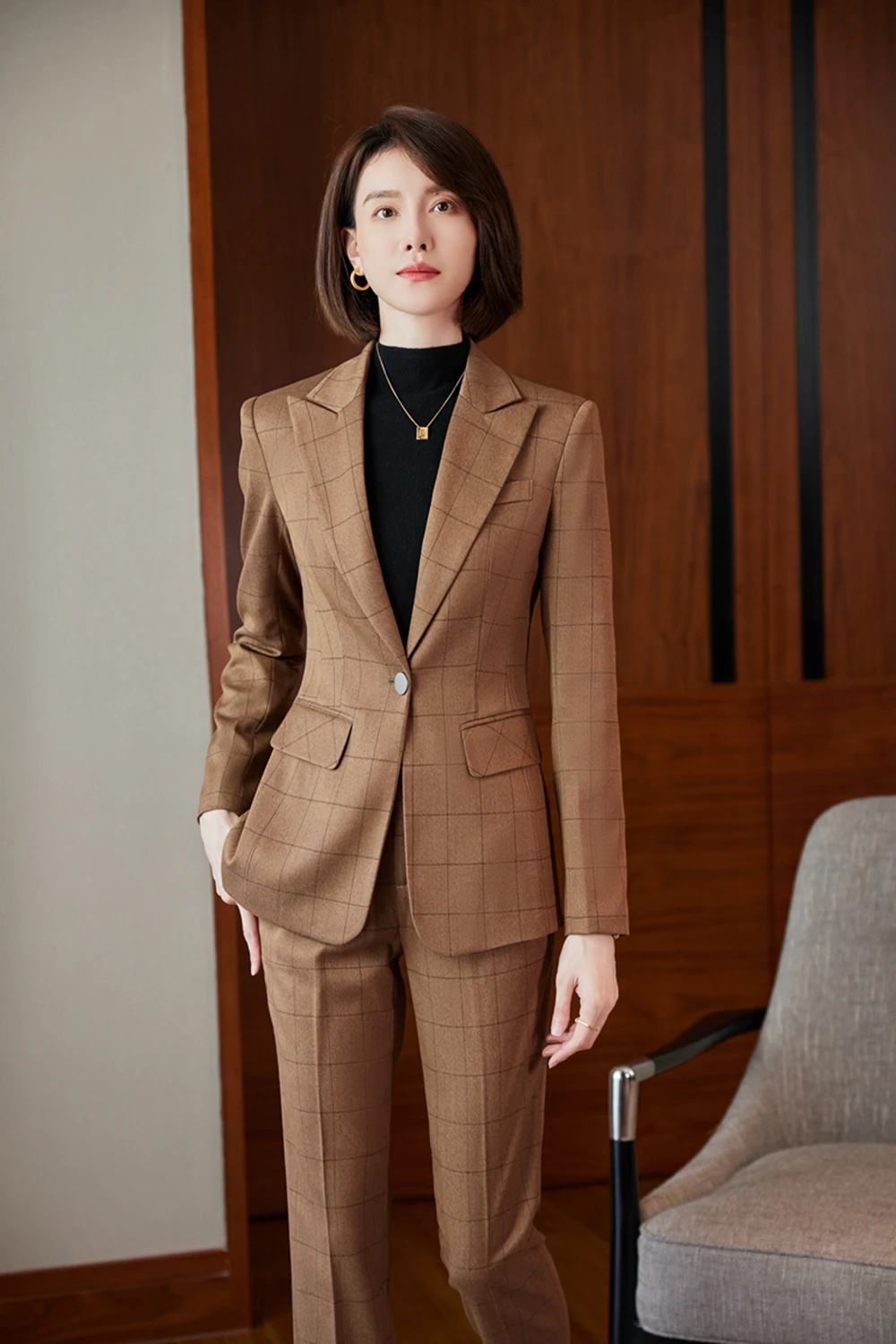 Blue Kaki check formal professional pioneer suit Women's office formal uniform design trousers suit Professional women's busines
Blue Kaki check formal professional pioneer suit Women's office formal uniform design trousers suit Professional women's busines