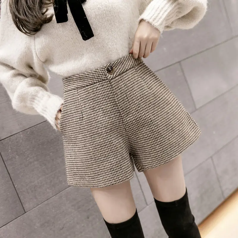 Autumn Winter High Waist A- line Woolen Shorts Women Outerwear 2023 New Fashion Houndstooth Wide Leg Shorts Women
Autumn Winter High Waist A- line Woolen Shorts Women Outerwear 2023 New Fashion Houndstooth Wide Leg Shorts Women