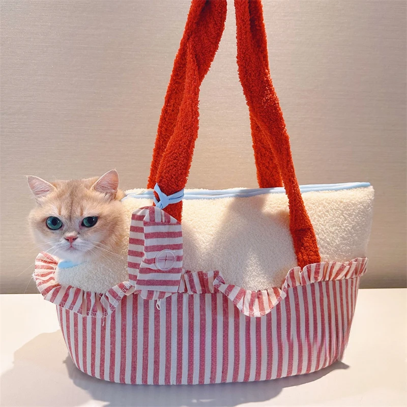 Windproof Cold Cat Shoulder Bag Pet Keep Warm When Going out Backpack Lace Portable Contrast Color Bag
Windproof Cold Cat Shoulder Bag Pet Keep Warm When Going out Backpack Lace Portable Contrast Color Bag