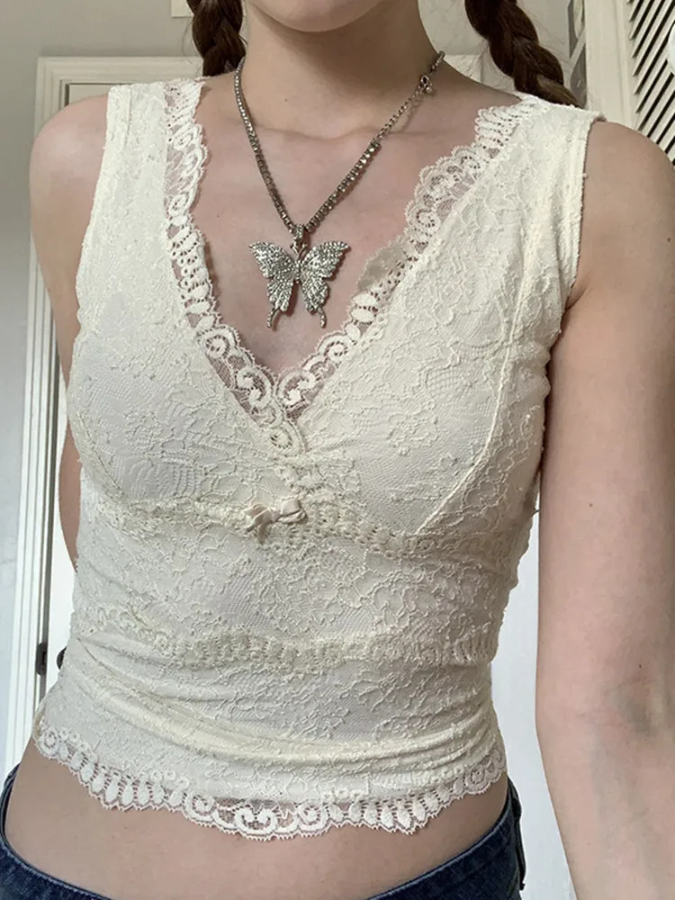 Dghisre Women Y2K Sleeveless Crop Tank Top V Neck Lace Slim Fit Cami Crop Tops Vintage Fairy Grunge 2000s Summer Tee Tops
Dghisre Women Y2K Sleeveless Crop Tank Top V Neck Lace Slim Fit Cami Crop Tops Vintage Fairy Grunge 2000s Summer Tee Tops