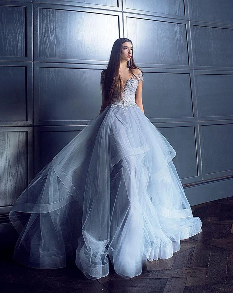Luxury Wedding Dresses New V-Neck Ball Gown Exquisite Bridal Gowns Off Shoulder Vintage Tulle Lace Up Vestidos De Novia W10293
Luxury Wedding Dresses New V-Neck Ball Gown Exquisite Bridal Gowns Off Shoulder Vintage Tulle Lace Up Vestidos De Novia W10293