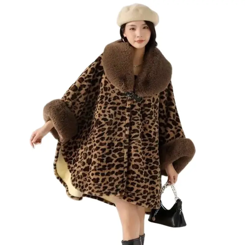 Autumn And Winter Large Size Leopard Print Fur Collar Cape Women's Woolen Fleece Warm Thick Coat Bat-style Cotton-padded Cape
Autumn And Winter Large Size Leopard Print Fur Collar Cape Women's Woolen Fleece Warm Thick Coat Bat-style Cotton-padded Cape
