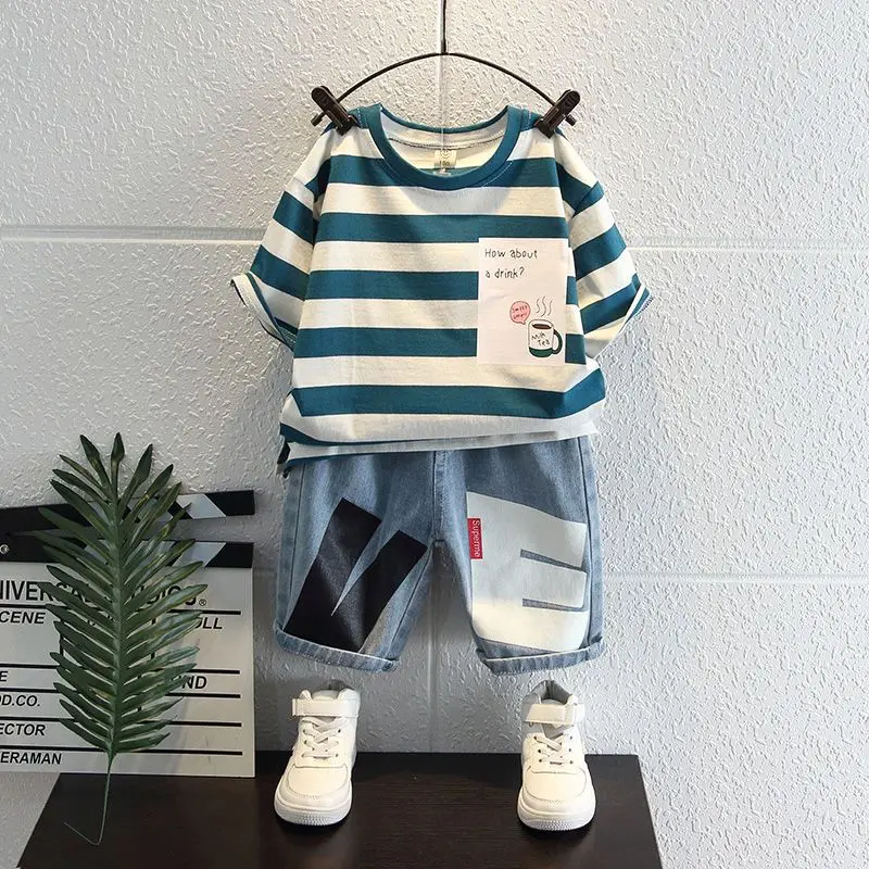 Males Children Wear T-shirt+shorts Sports Set Letter Child Korean Casual Wear Summer 2023 Hip Hop Boy The New Short Sleeve Trend 
Males Children Wear T-shirt+shorts Sports Set Letter Child Korean Casual Wear Summer 2023 Hip Hop Boy The New Short Sleeve Trend