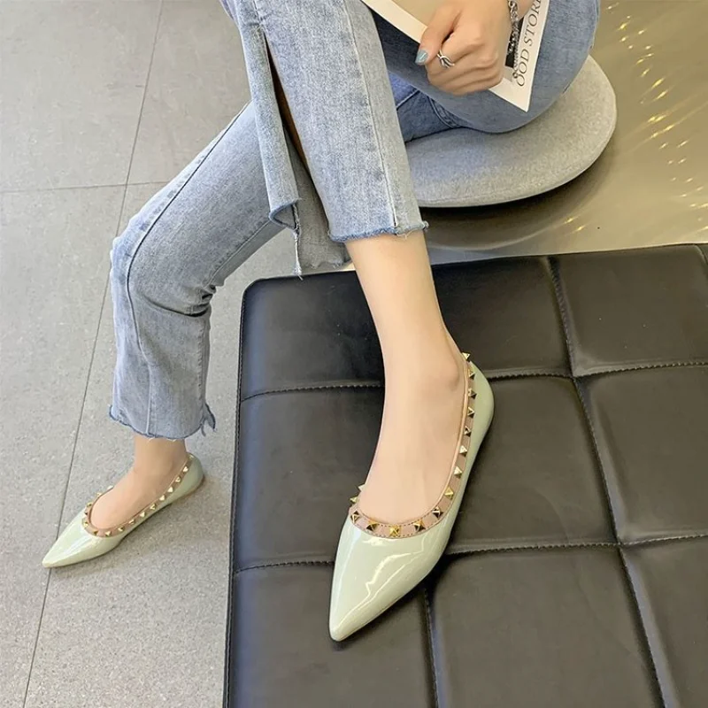 BKQU Rivet Flat Shoes New Explosion Style Shallow Mouth Pointed Toe All-match Soft Bottom Comfortable Slip-on Slip-on Shoes
BKQU Rivet Flat Shoes New Explosion Style Shallow Mouth Pointed Toe All-match Soft Bottom Comfortable Slip-on Slip-on Shoes