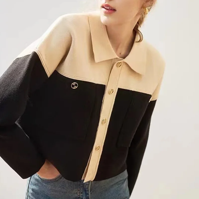 New Brand Knitted Cardigan Women Commute POLO Collar Single-breasted Splicing Fashion Short Knit Coat Traf Official Store
New Brand Knitted Cardigan Women Commute POLO Collar Single-breasted Splicing Fashion Short Knit Coat Traf Official Store
