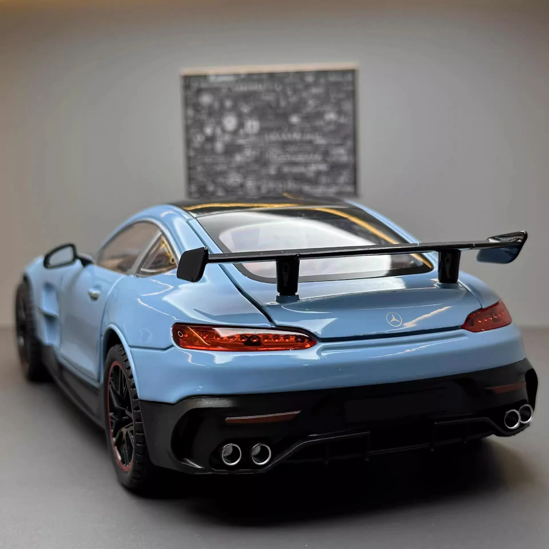 Большой 1:18 Mercedes Benz GTR миниатюрная коллекция имитация литая автомобиль из сплава со звуком и фотомагнитом автомобиль игрушечный автомобиль для детей Подарки
Большой 1:18 Mercedes Benz GTR миниатюрная коллекция имитация литая автомобиль из сплава со звуком и фотомагнитом автомобиль игрушечный автомобиль для детей Подарки