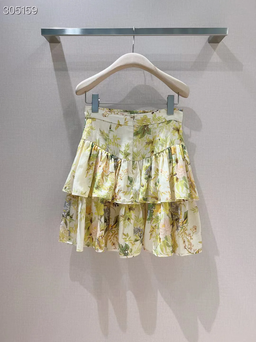 2023 Flower Print Mini Skirt Runway Women Elegant Ruffles High Waist Line Slim Skirts Fashion Holiday Clothes
2023 Flower Print Mini Skirt Runway Women Elegant Ruffles High Waist Line Slim Skirts Fashion Holiday Clothes