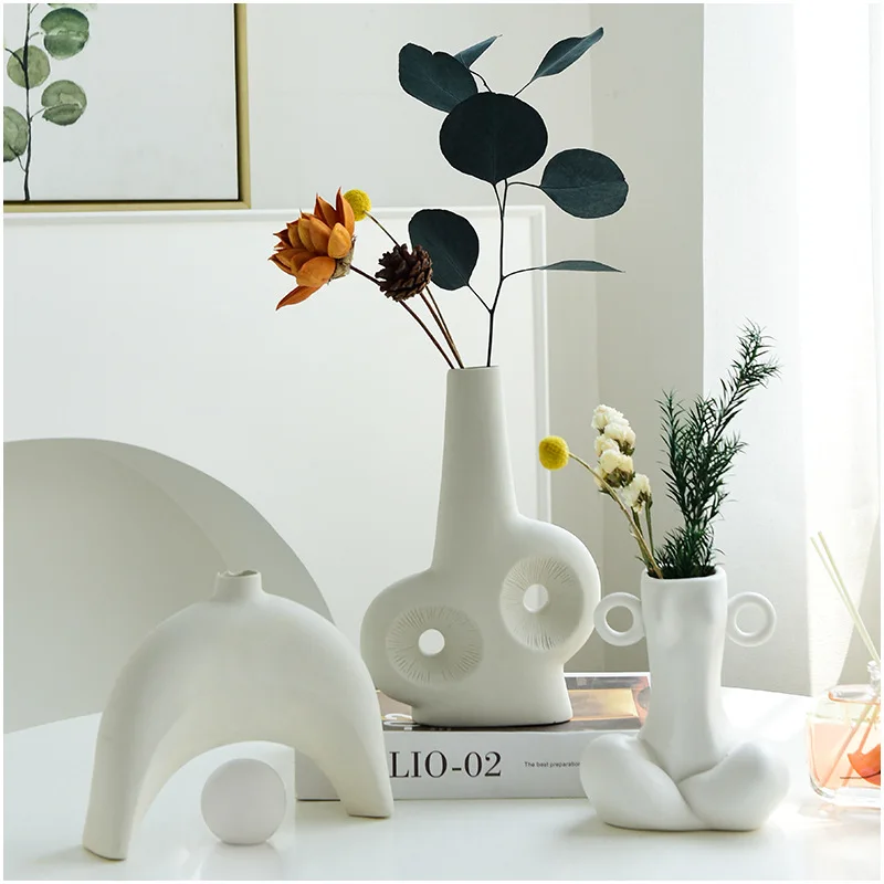 Nordic INS Vase Rustic Home Decor Fashion Ceramics Dried Flowers Vase Decoration Modern Art Lornaments Living Room Decoration 
Nordic INS Vase Rustic Home Decor Fashion Ceramics Dried Flowers Vase Decoration Modern Art Lornaments Living Room Decoration