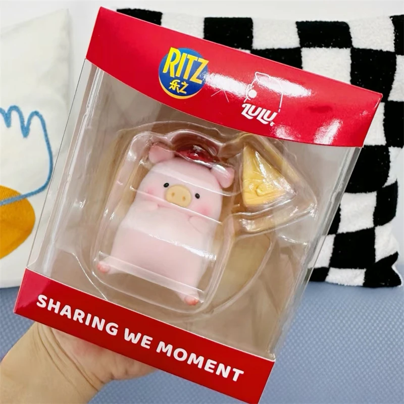 LuLu the Piggy RITZ LULU фигурки свиньи фигурка куклы игрушки Рождественский подарок для детей Коллекция LULU свинка игрушки прекрасная модель
LuLu the Piggy RITZ LULU фигурки свиньи фигурка куклы игрушки Рождественский подарок для детей Коллекция LULU свинка игрушки прекрасная модель