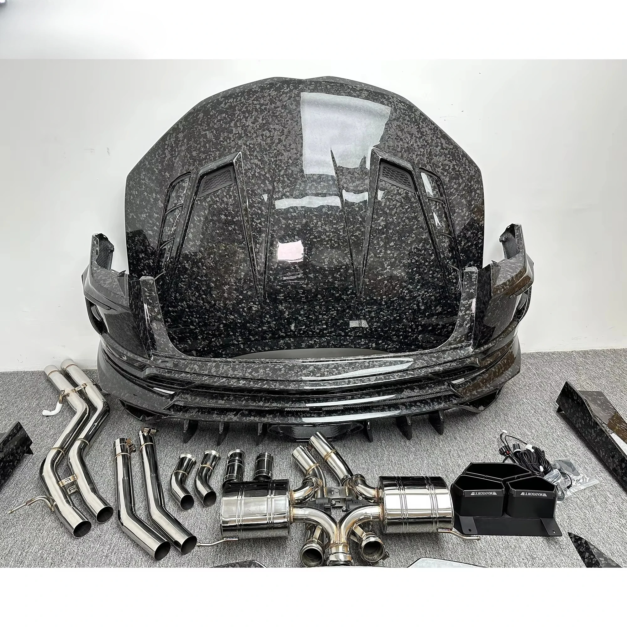Upgrade Latest Dry Forged Carbon Fiber Auto Parts Gen III Body Kit With Bumper Hood Fenders Wing Exhaust for Lambo URUS Upgrade Latest Dry Forged Carbon Fiber Auto Parts Gen III Body Kit With Bumper Hood Fenders Wing Exhaust for Lambo URUS