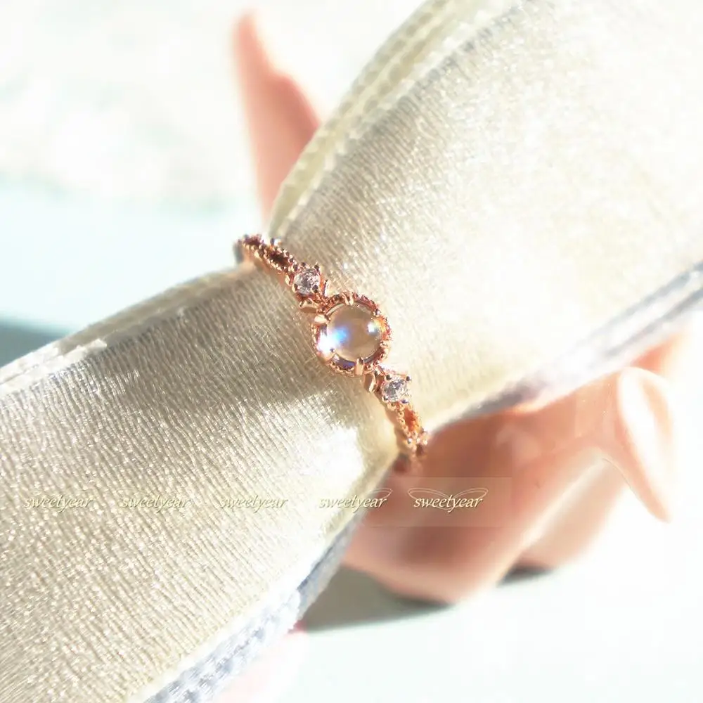 Natural chalcedony body blue moonstone Korean fashion pink crystal sterling silver fine ring ring light jewelry gift
Natural chalcedony body blue moonstone Korean fashion pink crystal sterling silver fine ring ring light jewelry gift