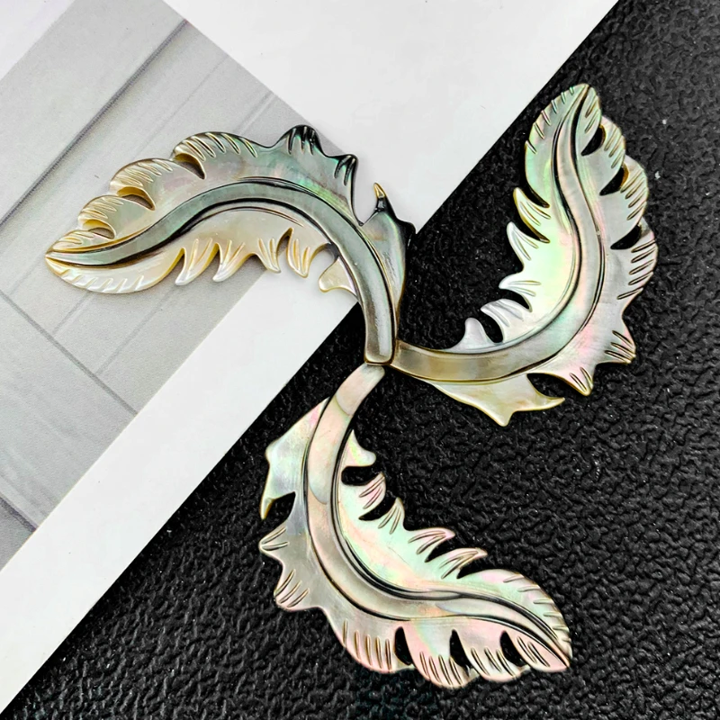 2 шт., подвески в виде перьев и ракушек
2 шт., подвески в виде перьев и ракушек