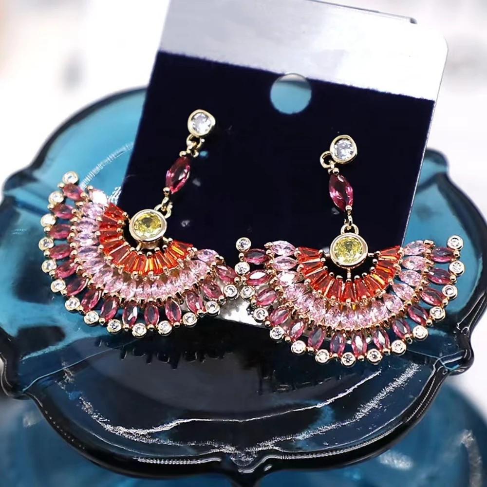 2023 Personalized Avantgarde Fashion Fan-Shaped Diamond Earrings For Women Party Elegant Gorgeous High-Quality Jewelry.
2023 Personalized Avantgarde Fashion Fan-Shaped Diamond Earrings For Women Party Elegant Gorgeous High-Quality Jewelry.