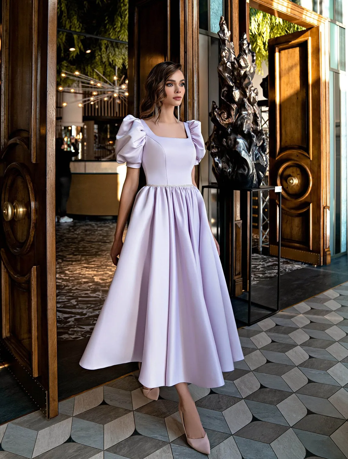 Tea Length Prom Dresses Lavender Puffy Cap Short Sleeves A Line Satin Square Neck Beaded Waist Evening Gowns Formal Party
Tea Length Prom Dresses Lavender Puffy Cap Short Sleeves A Line Satin Square Neck Beaded Waist Evening Gowns Formal Party
