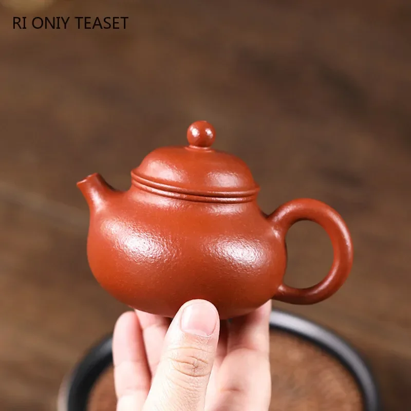 130ml Yixing Purple Clay Teapot Master Handmade Small Capacity Tea Pot Authentic Raw Ore Kettle Chinese Zisha Tea Set Gifts
130ml Yixing Purple Clay Teapot Master Handmade Small Capacity Tea Pot Authentic Raw Ore Kettle Chinese Zisha Tea Set Gifts
