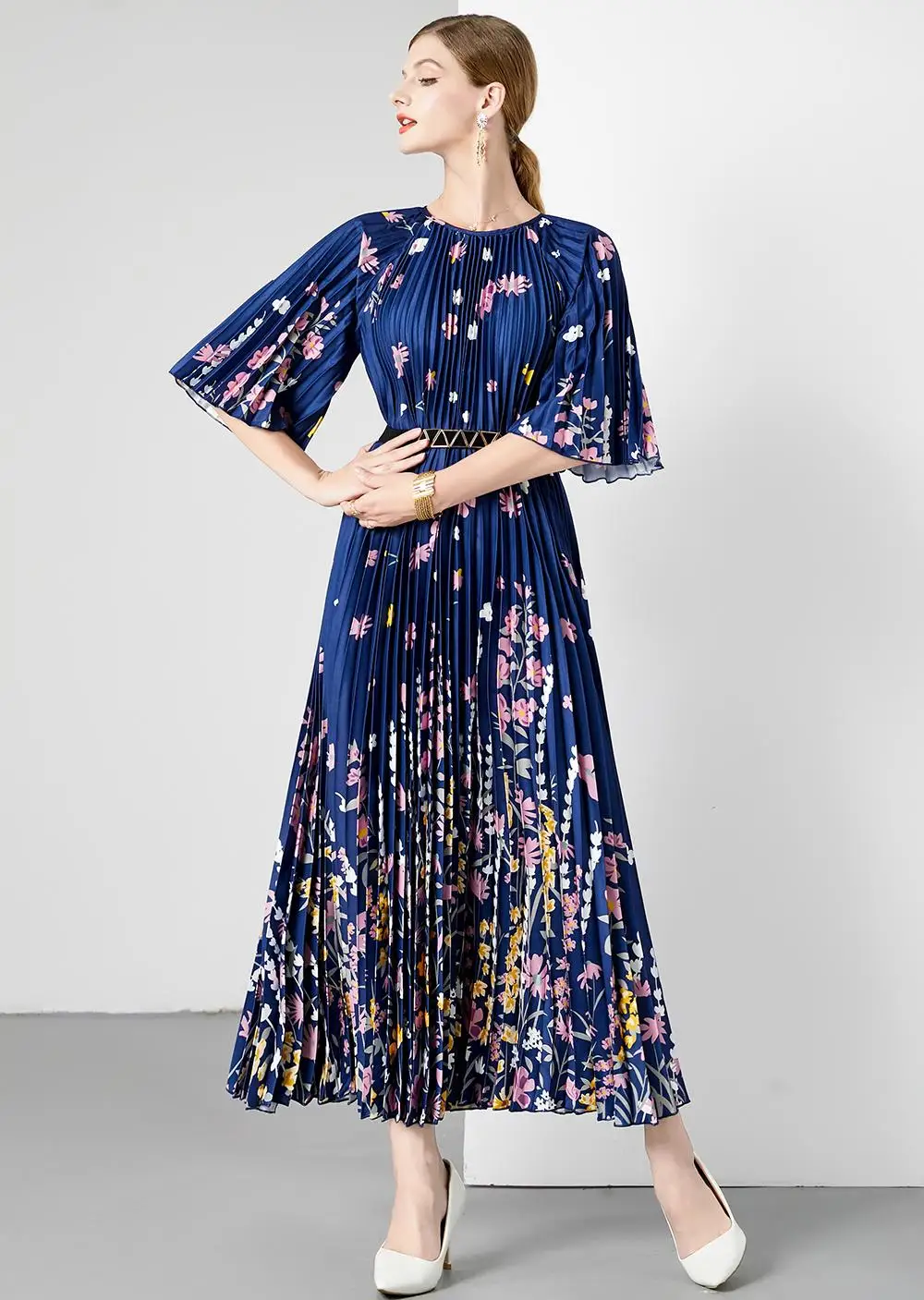 2023 summer new temperament women floral skirt fresh print age reduction floral skirt mulberry silk skirt
2023 summer new temperament women floral skirt fresh print age reduction floral skirt mulberry silk skirt