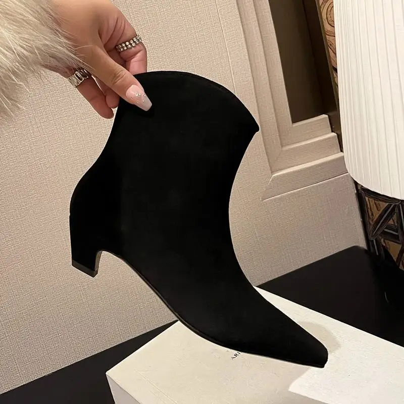 Size 33-41 Cow Suede Genuine Leather Women Boots Autumn Winter Important Occasions Shoes Street Fashion Sexy Woman Ankle Boots
Size 33-41 Cow Suede Genuine Leather Women Boots Autumn Winter Important Occasions Shoes Street Fashion Sexy Woman Ankle Boots