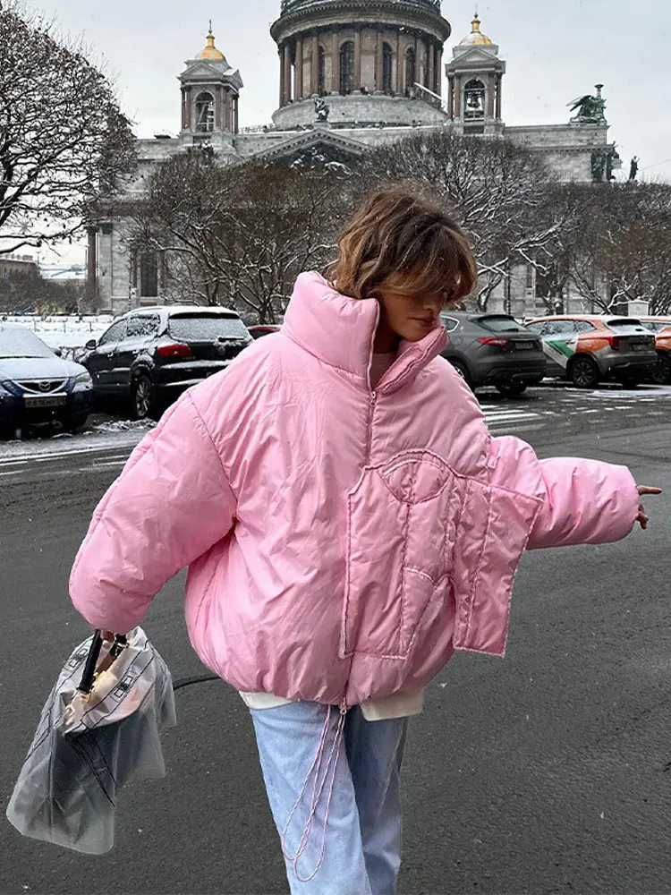 Fashion Pink Stand Collar Cotton Padded Coat For Women Long Sleeves Zipper Warm Parkas 2023 Winter Ladies High Street Outerwear
Fashion Pink Stand Collar Cotton Padded Coat For Women Long Sleeves Zipper Warm Parkas 2023 Winter Ladies High Street Outerwear