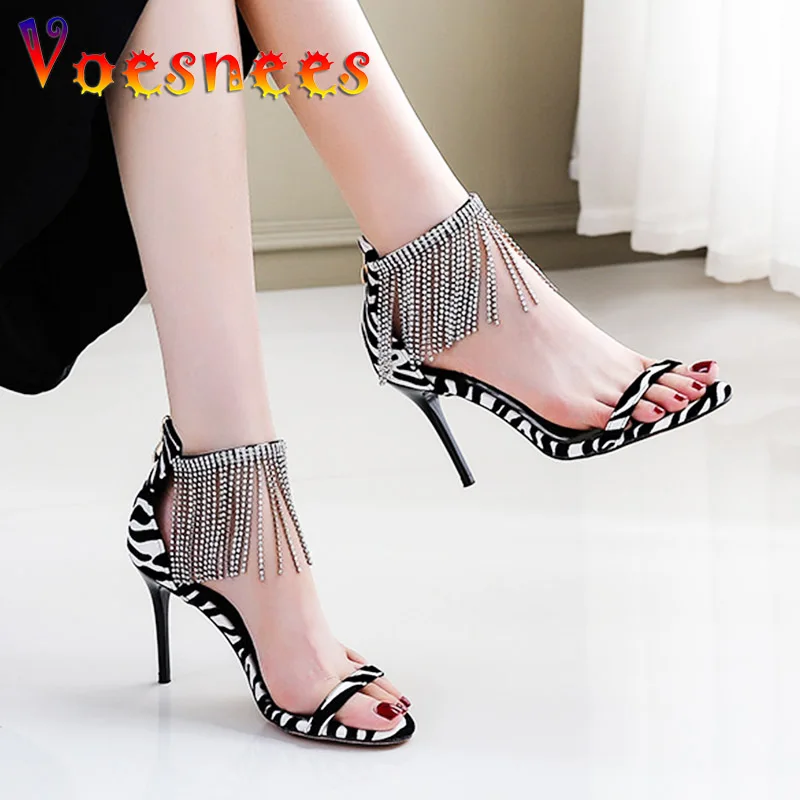 Summer Zebra Print High Heels Thin Band Women Shoes Nightclub Rhinestone Tassel Sandals 7CM 9CM New Rear Zipper Sexy Model Pumps
Summer Zebra Print High Heels Thin Band Women Shoes Nightclub Rhinestone Tassel Sandals 7CM 9CM New Rear Zipper Sexy Model Pumps