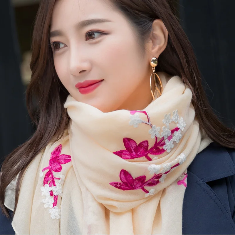 2024 New Embroidery Luxury Brand Women Scarf Fashion Silk Scarves Spring Summer Shawls Wraps Soft Lady Bandana Foulard L02
2024 New Embroidery Luxury Brand Women Scarf Fashion Silk Scarves Spring Summer Shawls Wraps Soft Lady Bandana Foulard L02