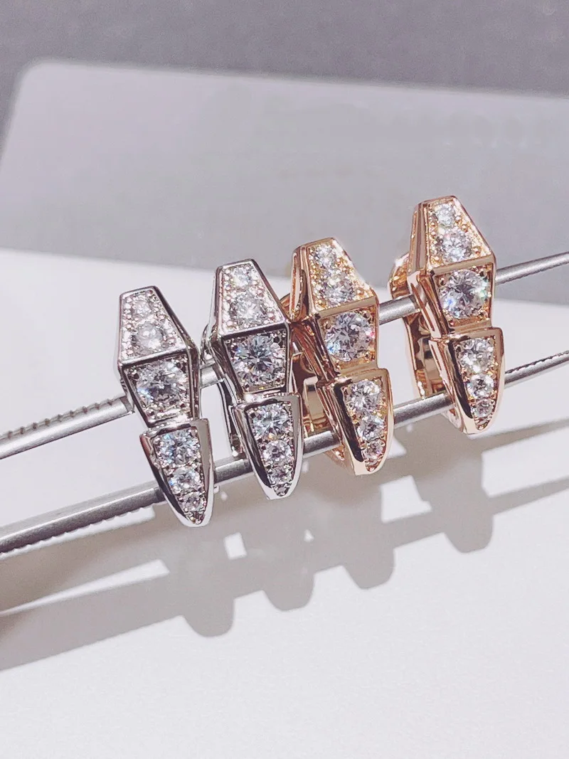 Europe America Designer Luxury Style Women Lady Micro-inlaid Full Cubic Zircon Snake Snakelike Dangle Stud Ear Clip Earrings
Europe America Designer Luxury Style Women Lady Micro-inlaid Full Cubic Zircon Snake Snakelike Dangle Stud Ear Clip Earrings