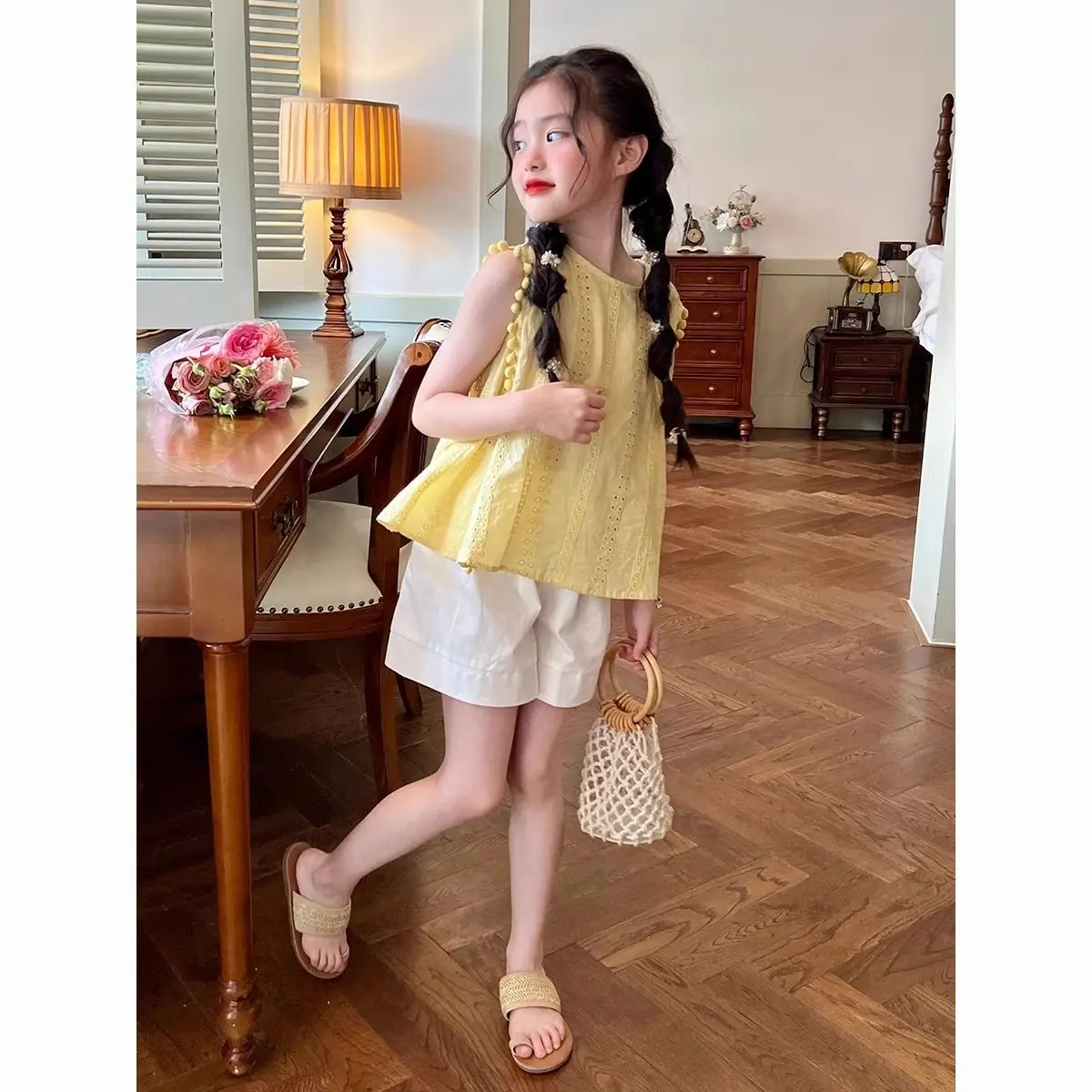 Childrens Clothing Girl 2024 New Korean Pure Cotton Sleeveless Vest Shorts Childrens Summer New Trendy Two-piece Set
Childrens Clothing Girl 2024 New Korean Pure Cotton Sleeveless Vest Shorts Childrens Summer New Trendy Two-piece Set