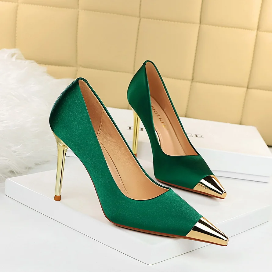 Элегантная Шелковая женская обувь атласный каблук 2021 см зеленый и золотой для
