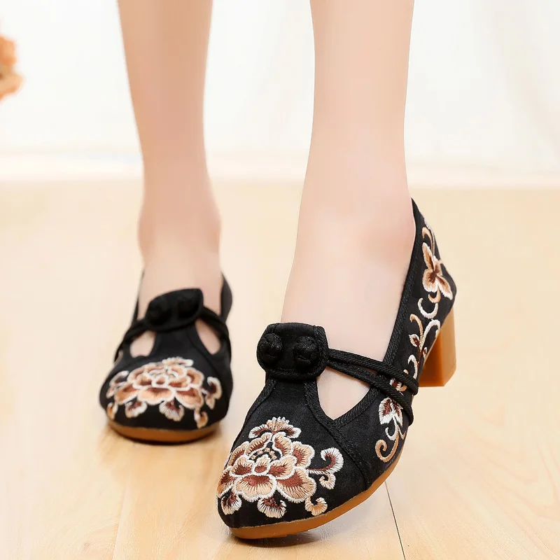 2023 Fashion new High-heeled beef tendon bottom tea man retro embroidered antique costume shoes 4828
2023 Fashion new High-heeled beef tendon bottom tea man retro embroidered antique costume shoes 4828