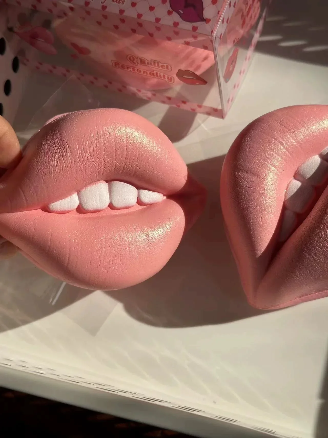 

Squishy Slow Rising Glossy Pink Lips Pouting Lips Mouth Squeeze Toy Creative Gifts Prank Toys Stress Release Hand Relax Gift