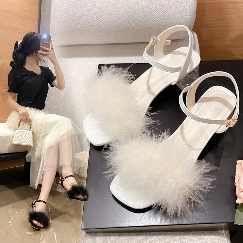 Женские босоножки на толстом каблуке, Плюшевые сандалии в сказочном стиле, модные босоножки с пряжкой, корейский стиль, лето 2024
Женские босоножки на толстом каблуке, Плюшевые сандалии в сказочном стиле, модные босоножки с пряжкой, корейский стиль, лето 2024