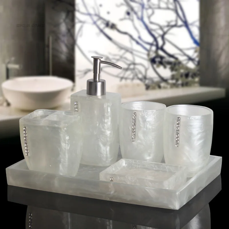 Pearl Texture Resin Bath Products Five-Piece Wedding Bathroom Accessories Set Soap Bottle Soap Dispenser Soap Dish Gargle Cup
Pearl Texture Resin Bath Products Five-Piece Wedding Bathroom Accessories Set Soap Bottle Soap Dispenser Soap Dish Gargle Cup