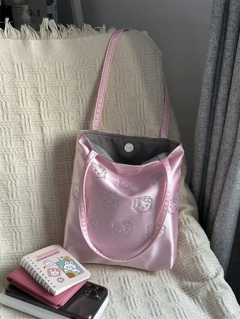 New Hello Kitty Women's Handbags Diamond Attached Printed Satin Silk Bag Cute Sanrio Mini Tote Handbag Female Shoulder Bags
New Hello Kitty Women's Handbags Diamond Attached Printed Satin Silk Bag Cute Sanrio Mini Tote Handbag Female Shoulder Bags