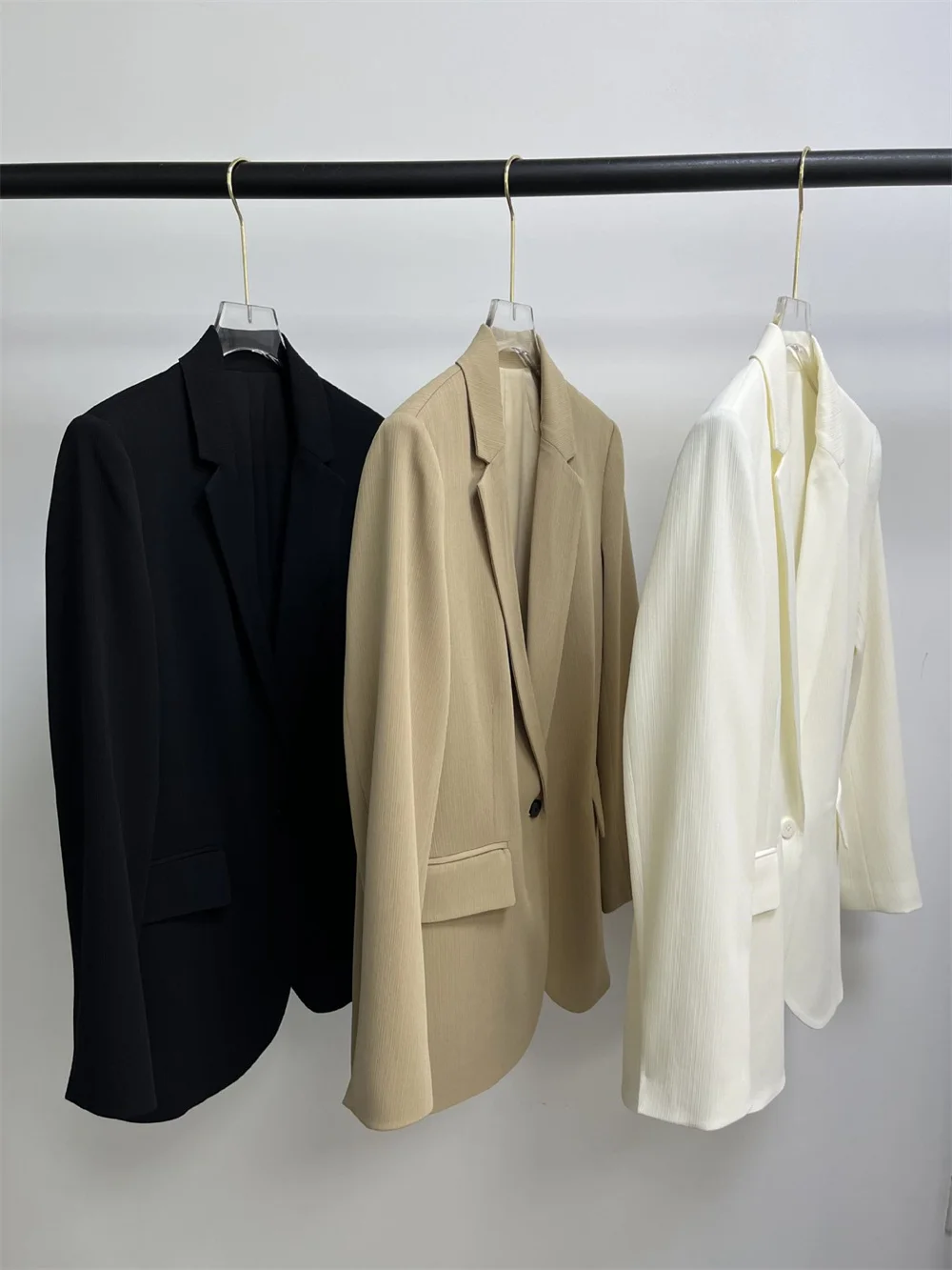 Women Notched Collar Single Button Blazer 2023 Spring New Ladies Solid Color High Chic Long Sleeve Jacket with Pockets 
Women Notched Collar Single Button Blazer 2023 Spring New Ladies Solid Color High Chic Long Sleeve Jacket with Pockets