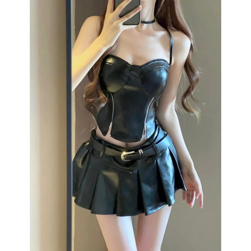 Женский кожаный костюм из двух предметов, черный облегающий Топ без бретелек и трапециевидная юбка с высокой талией и рюшами, Y2k, лето 2024
Женский кожаный костюм из двух предметов, черный облегающий Топ без бретелек и трапециевидная юбка с высокой талией и рюшами, Y2k, лето 2024