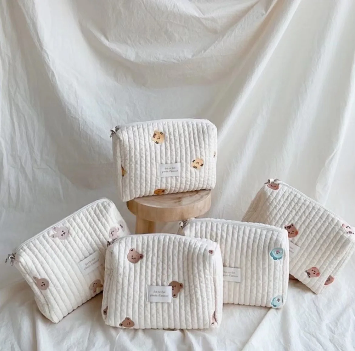 New Portable Stroller Nappy Bag Quilted Baby Diaper Caddy Organizer Embroidered Mom Bags Babies Accessories Changing Bag Storage
New Portable Stroller Nappy Bag Quilted Baby Diaper Caddy Organizer Embroidered Mom Bags Babies Accessories Changing Bag Storage