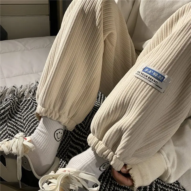 Korean version of corduroy pants for men in autumn and winter, new style plus velvet and thickened leggings loose straight pants
Korean version of corduroy pants for men in autumn and winter, new style plus velvet and thickened leggings loose straight pants