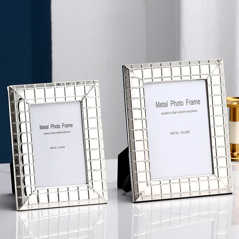 

Home Decoration Simple Style Desktop Stand Photo Frame Luxury Silver Plated Metal Photo Displays Frame Photo Frames
